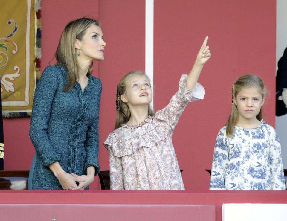 Aquel año las hermanas tenían 8 y 7 años. Las pequeñas no pudieron contener la emoción al ver por primera vez la exhibición aérea. (Foto: Europa Press / Getty Images)