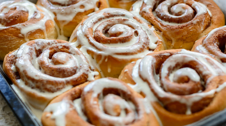 tray of cinnamon buns