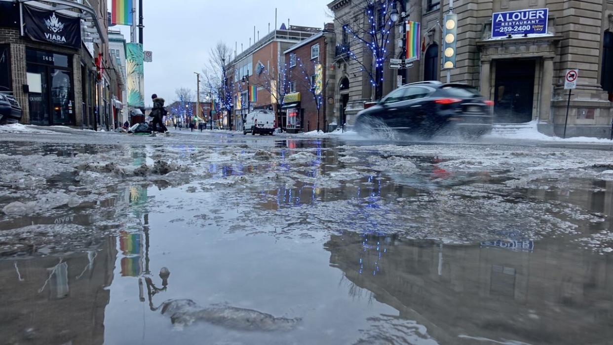 Environment and Climate Change Canada says the spring storm will start with rain Wednesday evening and change to snow overnight.  (Simon-Marc Charron/Radio-Canada - image credit)