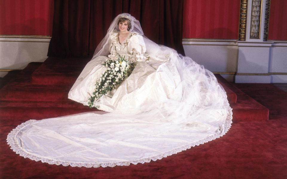 Princess Diana wedding dress the crown - Fox Photos/Hulton Archive