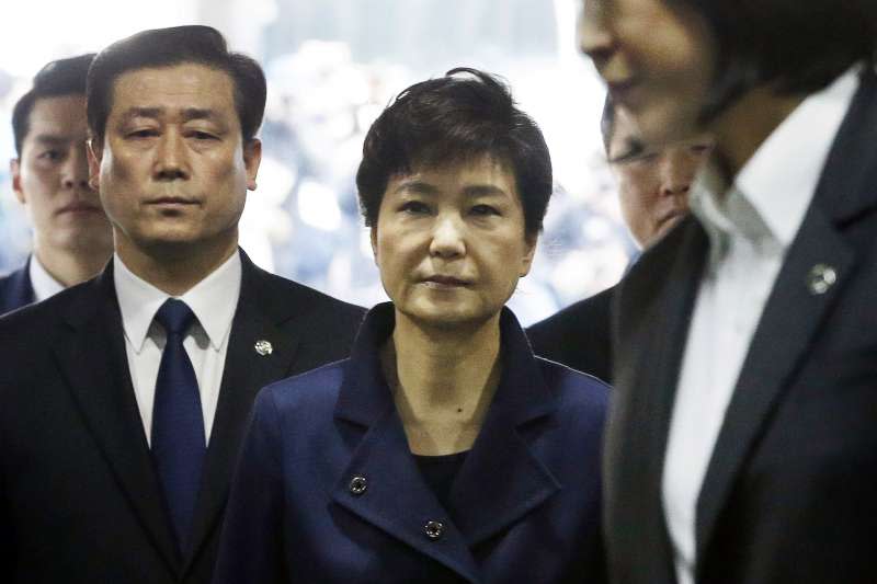 南韓總統朴槿惠因為「閨蜜」崔順實違法干政、收賄，成為南韓史上第一位被彈劾的總統。(美聯社)