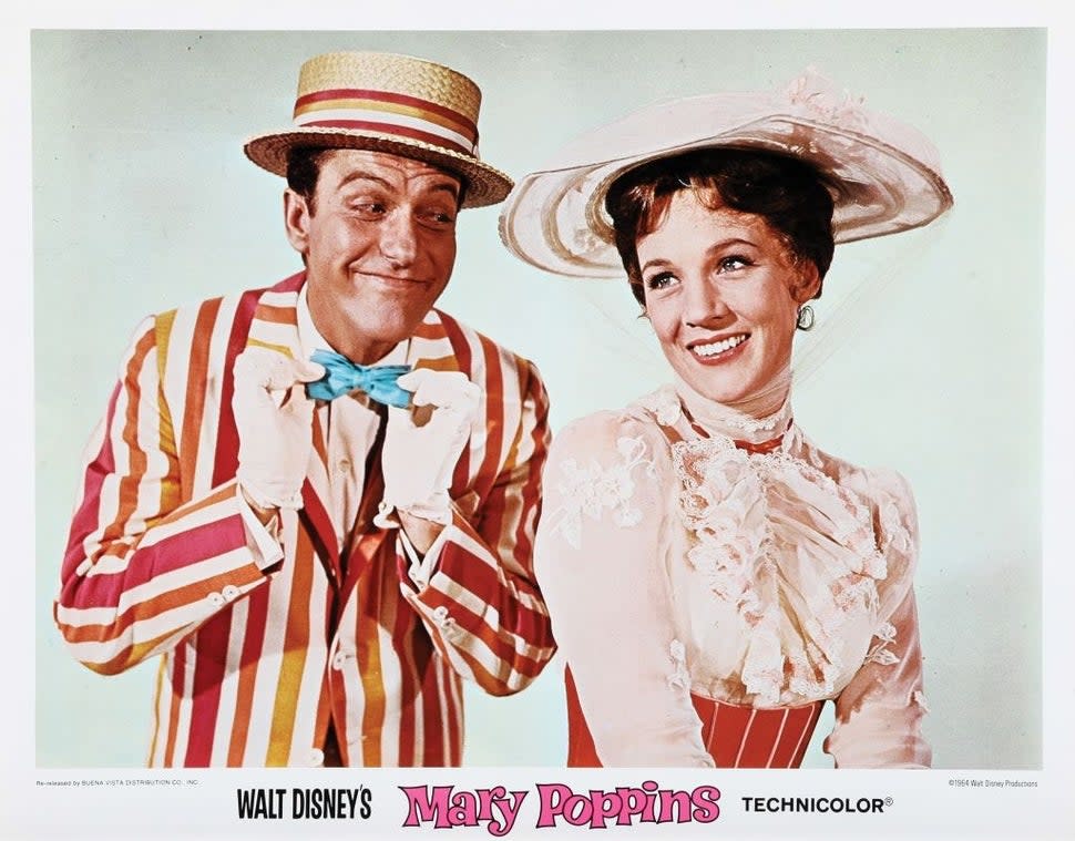 Mary Poppins, lobbycard, from left: Dick Van Dyke, Julie Andrews, 1964.