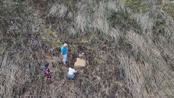 PHOTO: A new Moai statue discovered in a lake at the quarry on Easter Island. (ABC News)