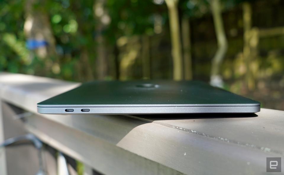 <p>MacBook Pro 13-inch (M2, 2022)</p>
