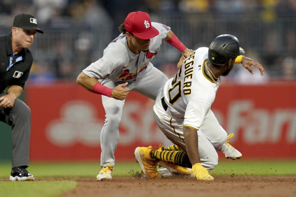 Pittsburgh Pirates' Liover Peguero, right, gets safely to second base on a steal against St. Louis Cardinals' shortstop Masyn Winn, center, in the third inning of a baseball game in Pittsburgh, Monday, Aug. 21, 2023. (AP Photo/Matt Freed)