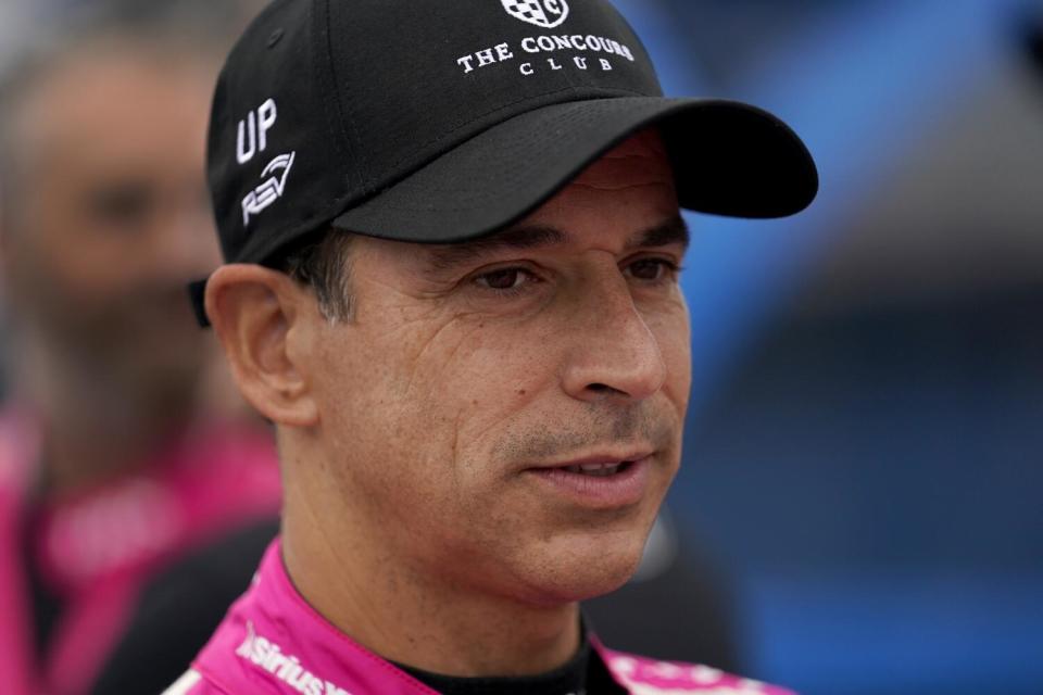 Helio Castroneves prepar