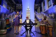 <p>Des musiciens à l'Empire State Building.</p>
