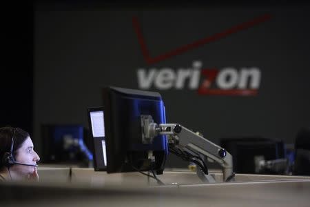 A cybersecurity expert monitors telecommunications traffic at a network operations center in a Verizon facility in Ashburn, Virginia July 15, 2014. REUTERS/Jonathan Ernst