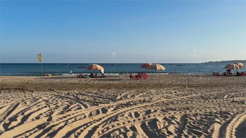 Le bureau de récupération « Parasol Rebellion » de Nanwan ouvre une guillotine pour nettoyer la plage et une belle vue sur la mer revient