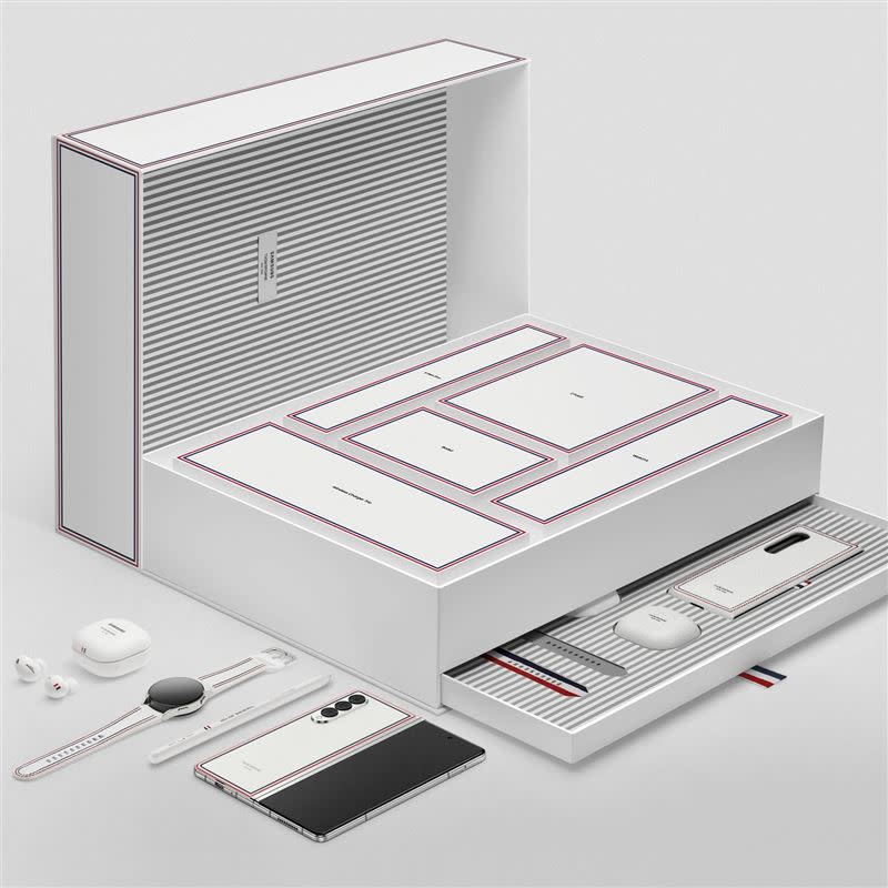 Galaxy Z Fold3 5G Thom Browne Edition限量版盒裝組合（圖／台灣三星提供）