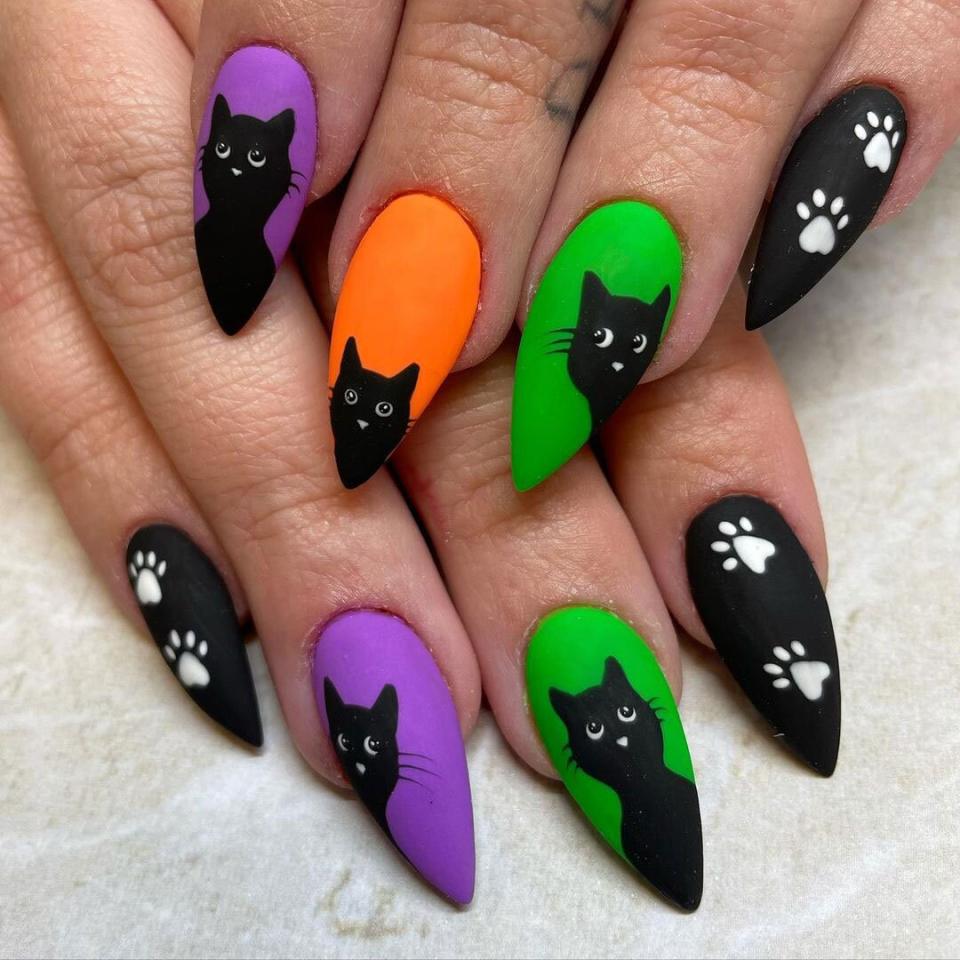 Halloween Nails - Leo