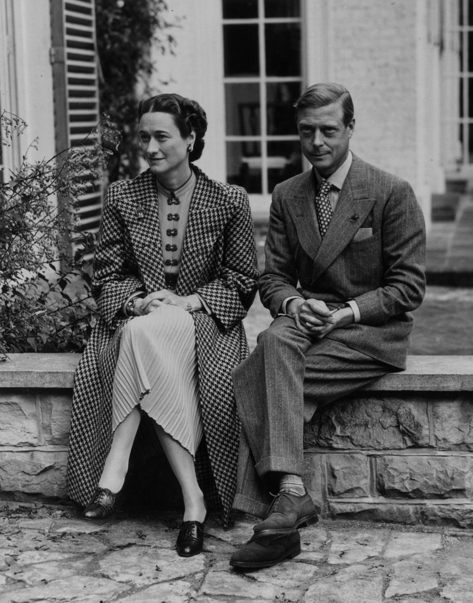 13th September 1939:  Duke (1894 - 1972) and Duchess (1896 - 1986) of Windsor at their temporary home near Ashdown Forest, Sussex after their return from France at the start of WW II. The first time they have been in England since the Duke&#39;s abdication.  (Photo by Central Press/Getty Images)