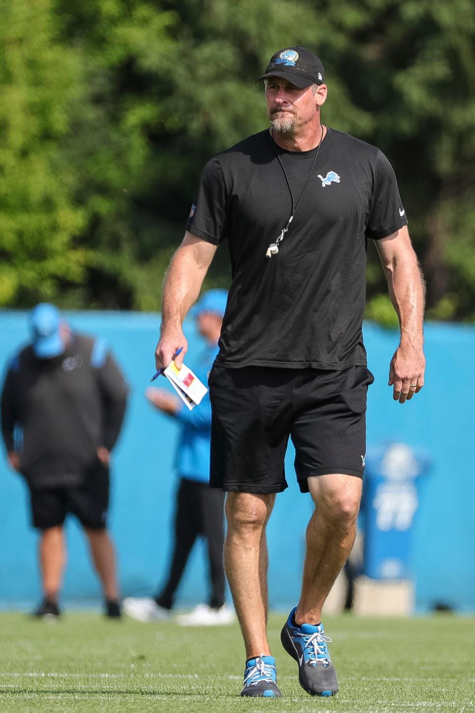 Detroit Lions head coach Dan Campbell watches warm up during joint practice with New York Giants at Detroit Lions headquarters and training facility in Allen Park on Tuesday, August 8, 2023.