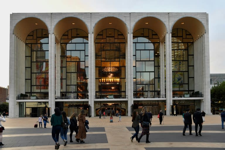 A new space will allow for post-performance drinks or group talks; surveys show young viewers are interested in social experiences, an endeavor that also helps publicize the Met if experiences are posted to social media