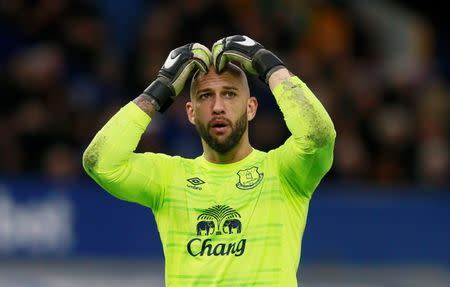 Football Soccer - Everton v Swansea City - Barclays Premier League - Goodison Park - 24/1/16 Everton's Tim Howard looks dejected Action Images via Reuters / Jason Cairnduff Livepic