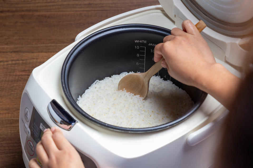 將米飯浸泡後再去煮，也能省下不少時間和電力。（圖片來源：Getty Image）