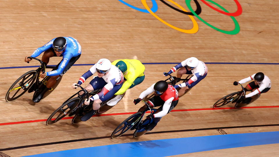 Tokyo 2020 Olympics - Cycling - Track - Men's Keirin - Semifinal 1 - Izu Velodrome, Shizuoka, Japan - August 8, 2021. Kevin Quintero of Colombia, Matthew Glaetzer of Australia, Jack Carlin of Britain, Jason Kenny of Britain, Kwesi Browne of Trinidad & Tobago and Jair Tjon En Fa of Suriname in action. REUTERS/Matthew Childs