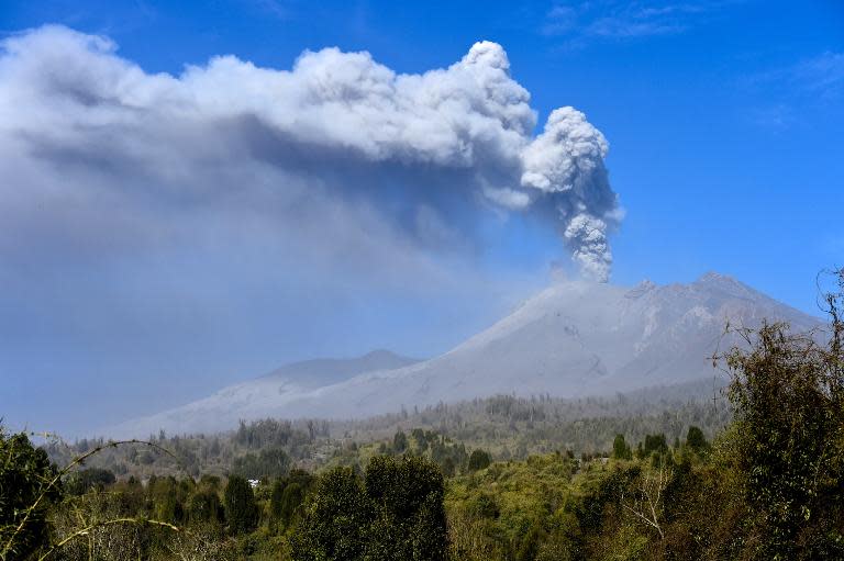 A view of the Calbuco volcano from La Ensenada, Chile, on April 24, 2015