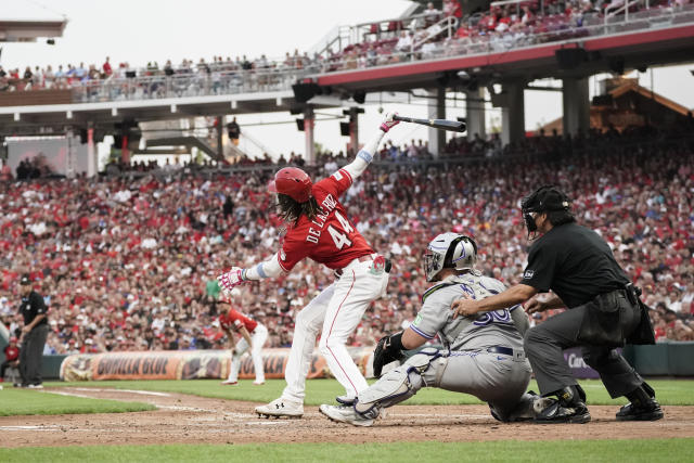 Encarnacion-Strand hits walk-off homer, Reds beat Blue Jays 1-0