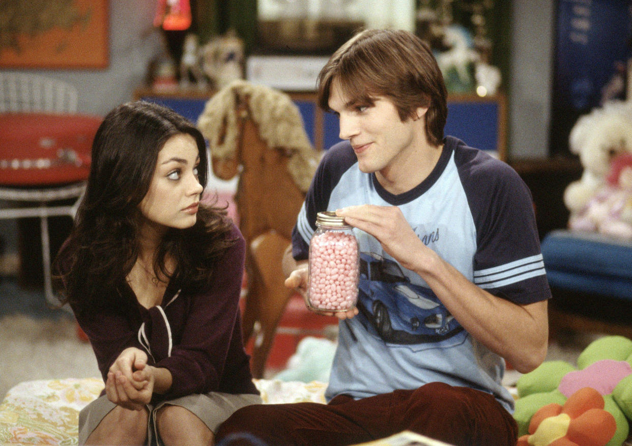 Kunis as Jackie and Kutcher as Michael in an episode of 