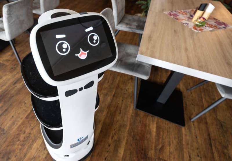 Service robot Schorsch is able to read out text that you type into it. Boris Roessler/dpa