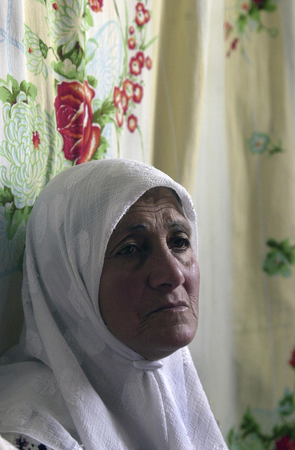 <p>A woman attends a gathering of women mourning at the family home of Andaleeb Taqtaqah, 20, in the West Bank village of Beit Fajjar, April 13, 2002. (Photo: Jacqueline Larma/AP) </p>