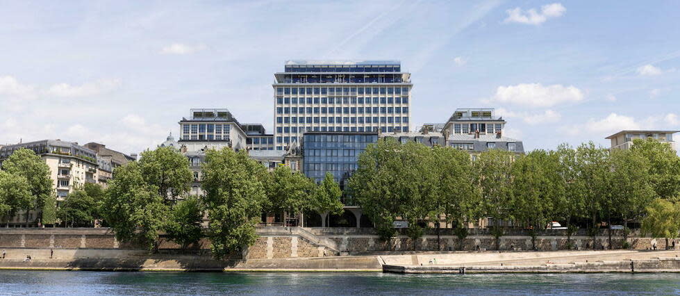 Situé en lieu et place de l'ancienne Cité administrative de Paris construite dans les années 1960, le tout nouvel hôtel So Paris multiplie les références à son environnement géographique, entre bitume (Paris) et eau (la Seine).   - Credit:VOISIN Thibaut