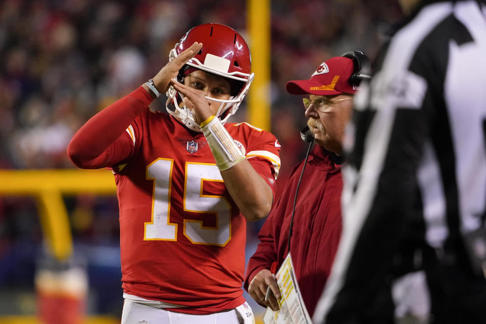 Kansas City Chiefs quarterback Patrick Mahomes (15) and his team were unimpressive again on Monday night. (AP Photo/Ed Zurga)