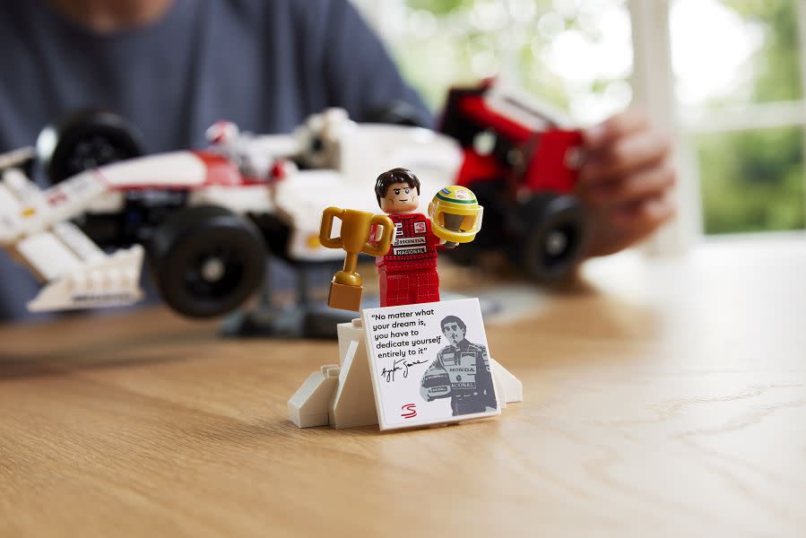 2024 LEGO_10330 McLaren MP44 & Ayrton Senna_06.jpg