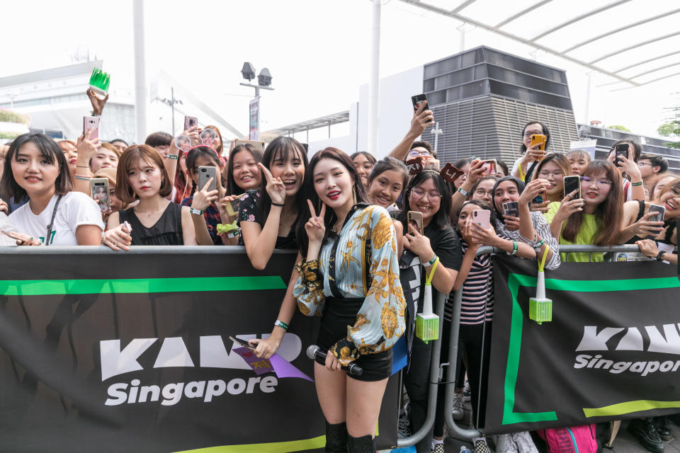 Chung Ha poses with fans. (PHOTO: Kamp Singapore)