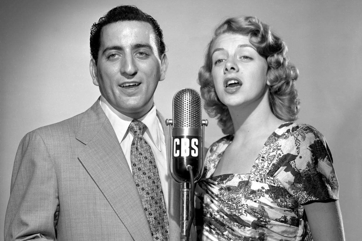 Tony Bennett and Rosemary Clooney perform on the CBS television music program 