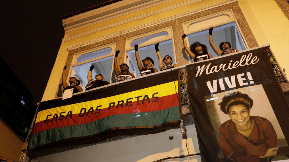 Demonstrators gesture as they protest the shooting of Rio de Janeiro city council member Marielle Franco, in front of the Casa das Pretas (Black Women's House) in Rio de Janeiro. (Photo: Ricardo Moraes / Reuters)