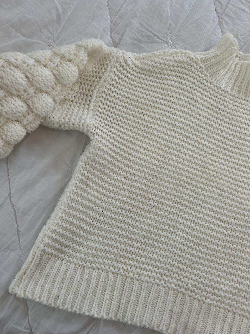 Pull en tricot prédécoupé pour enfant de quatre ans (photos via Aleah Balas)