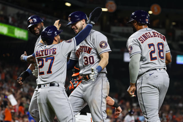 Altuve's walk-off home run in 9th, 10/19/2019