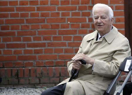 Former German President Richard von Weizsaecker attends the ceremony marking the 50th anniversary of the building of the Berlin Wall at the memorial site in Bernauer Street in Berlin in this August 13, 2011 file photo. REUTERS/Thomas Peter/Files