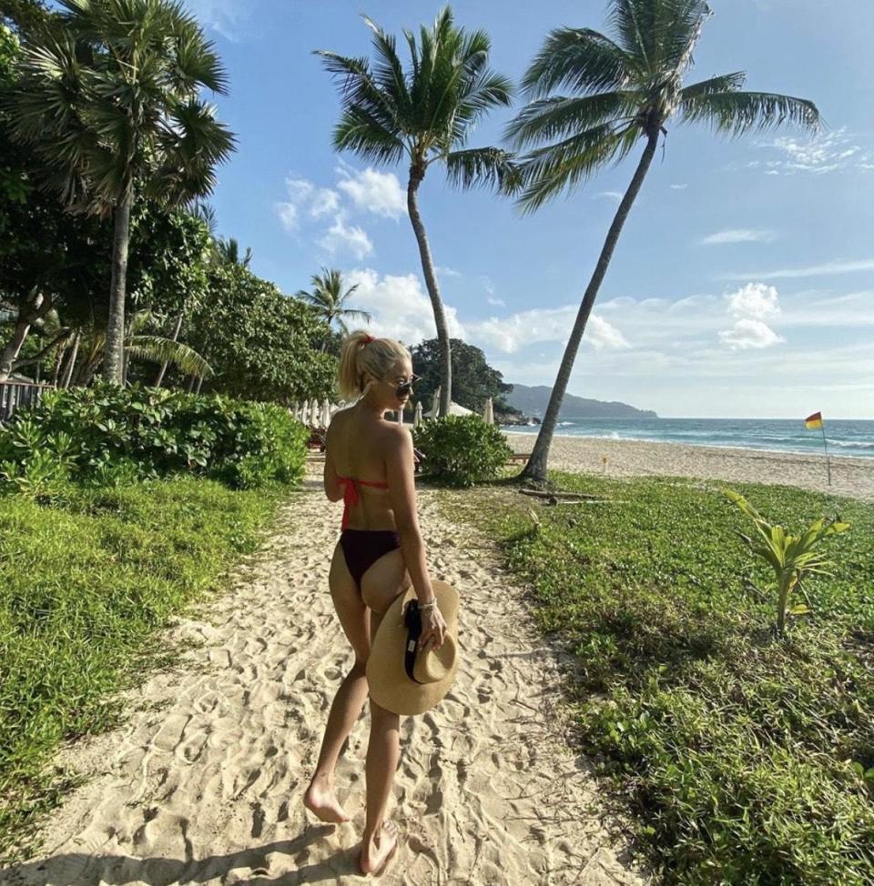 Angelina陳怡安赴海島度假，穿比基尼展現好身材，渾圓美臀令人羨。（圖／翻攝自IG）