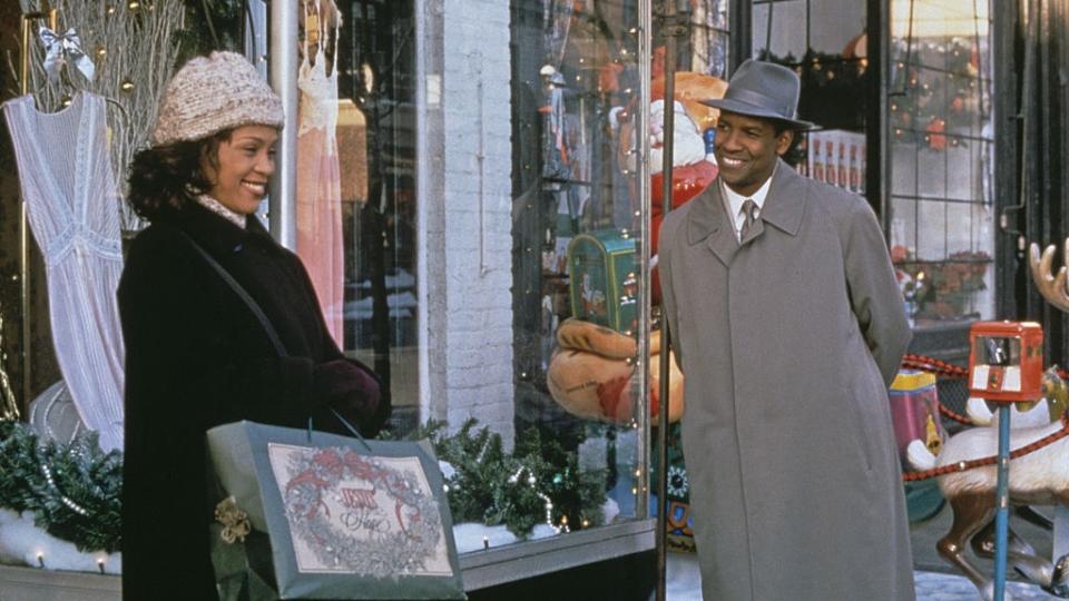 Whitney Houston and Denzel Washington as Julia and Dudley shopping in The Preacher's Wife