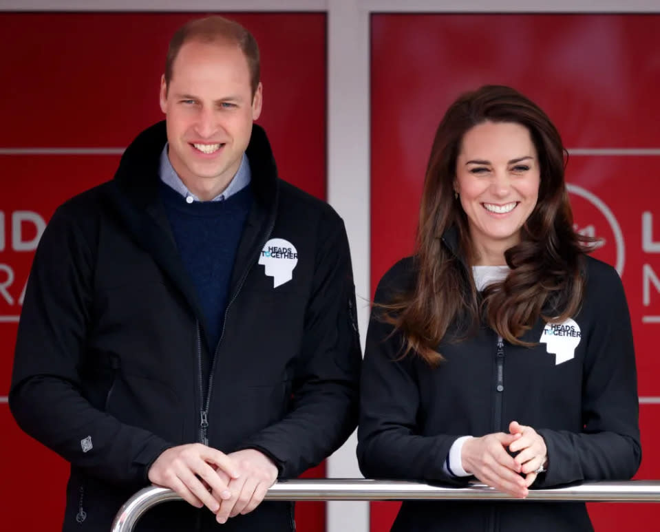 Während die Prinzessin von Wales selten ohne ihren Ehering oder Verlobungsring zu sehen ist, hat William noch nie einen Ring getragen. Das Bild zeigt die beiden 2017. (Bild: Getty Images)