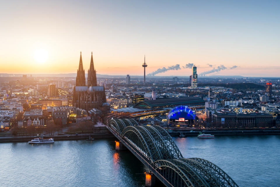 Köln mit dem Dom und der Hohenzollernbrücke ist die kleinste der vier deutschen Millionenstädte. Bild: Getty Images