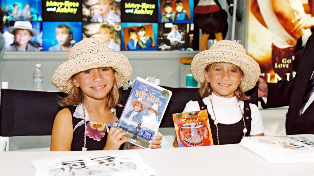 Mandatory Credit: Photo by Berliner Studio/BEI/REX/Shutterstock (4667902bs)Mary-Kate Olsen and Ashley OlsenBerliner book.