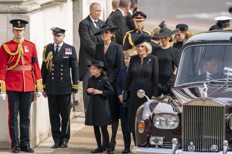<p>Princess Charlotte, the Princess of Wales, Prince George, the Queen Consort and the Duchess of Sussex as the State Gun Carriage the Queen's funeral cortege arrives at Wellington Arch. (PA)</p> 