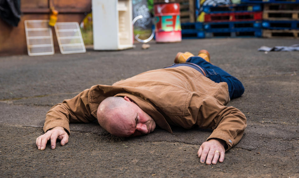 FROM ITV

STRICT EMBARGO - No Use Before Tuesday 3rd October 2023

Coronation Street - Ep 1107980

Monday 9th October 2023

On the canal towpath, Tim Metcalfe [JOE DUTTINE] finds a discarded boat hook and starts poking about in the water when a corpseâ€™s hand floats to the surface.  Fleeing back to his cab, Tim dials 999 and reports finding a dead body.  But the phone cuts out and before he can call back, Timâ€™s aghast when Stephen Reid [TODD BOYCE] climbs into the back seat of the cab. As Stephen tries to strangle him with a tie, Tim makes a bid for freedom but trips on his shoelace and, as he clambers to his feet, heâ€™s knocked unconscious by Stephen with a brick.

Picture contact - David.crook@itv.com

Photographer - Danielle Baguley

This photograph is (C) ITV and can only be reproduced for editorial purposes directly in connection with the programme or event mentioned above, or ITV plc. This photograph must not be manipulated [excluding basic cropping] in a manner which alters the visual appearance of the person photographed deemed detrimental or inappropriate by ITV plc Picture Desk. This photograph must not be syndicated to any other company, publication or website, or permanently archived, without the express written permission of ITV Picture Desk. Full Terms and conditions are available on the website www.itv.com/presscentre/itvpictures/terms
