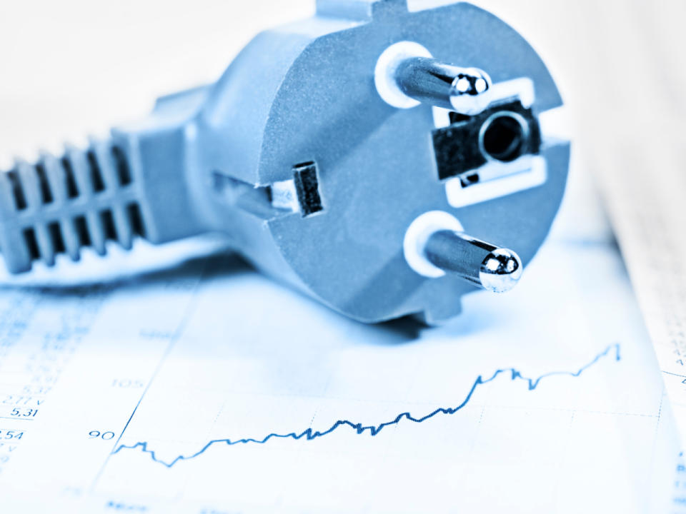 Unerfreuliche Neuigkeiten gibt es hingegen aus dem Energiesektor. Laut der Verbraucherzentrale Brandenburg drohen die Strompreise zu steigen. Die Verbraucherschützer empfehlen, Stromverträge zu vergleichen und gegebenenfalls den Anbieter zu wechseln. (Bild-Copyright: R4149 Klaus Ohlenschl/ddp Images)