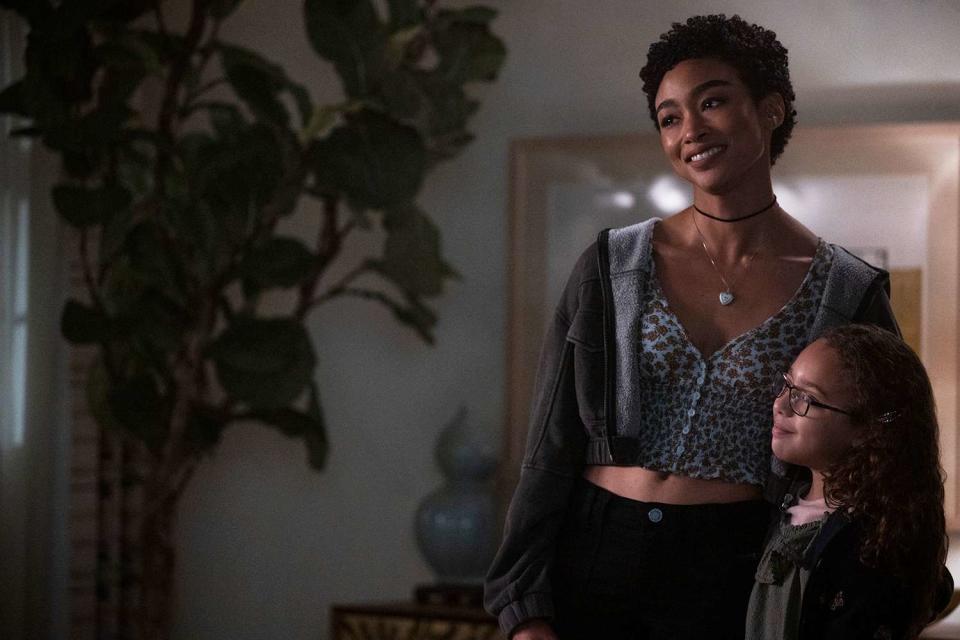 YOU (L to R) TATI GABRIELLE as MARIENNE and DALLAS SKYE as JULIETTE in episode 310 of YOU