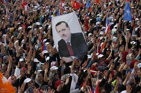 Supporters hold up a portrait of Turkey's Prime Minister Tayyip Erdogan during an election rally in Istanbul March 23, 2014. REUTERS/Murad Sezer