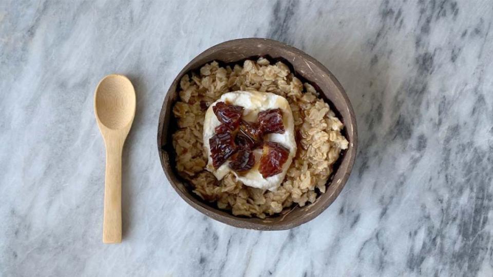 Cinnamon tea-infused oatmeal