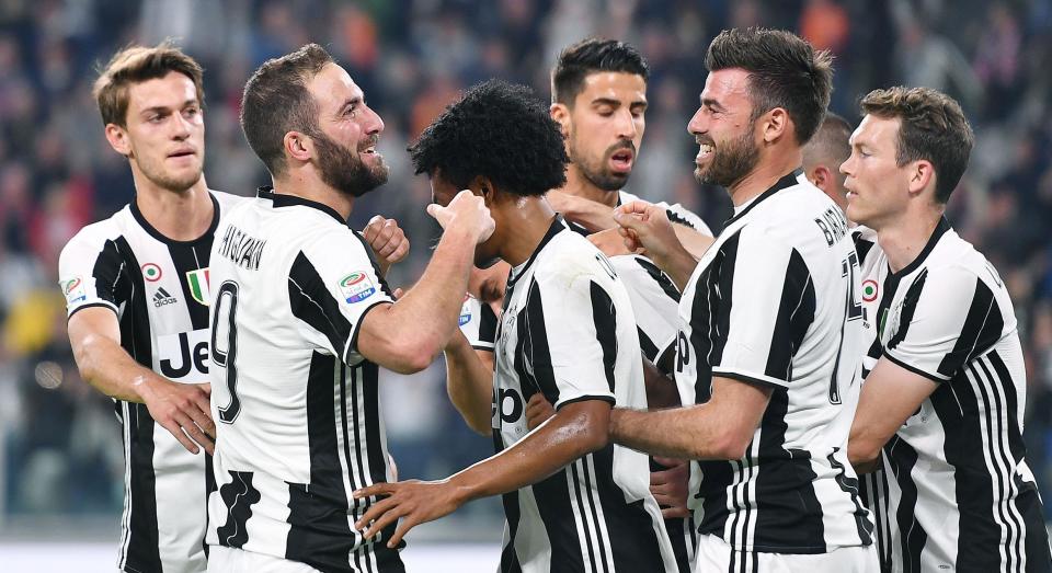 Juventus' Gonzalo Higuain, second from left, celebrates with his teammates after scoring a goal during the Italian Serie A soccer match between Juventus and Chievo Verona at the Juventus Stadium in Turin, Italy, Saturday, April 8, 2017. (Alessandro Di Marco/ANSA via AP)