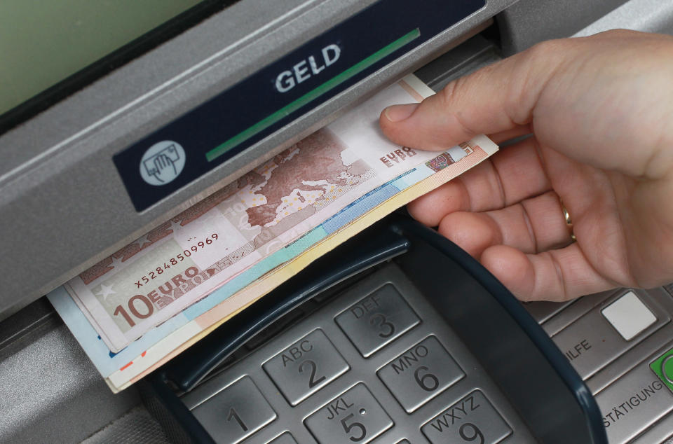 An bundesweit immer mehr Bankautomaten wird es nachts nicht mehr möglich sein, Geld abzuheben. (Symbolbild: Getty Images)