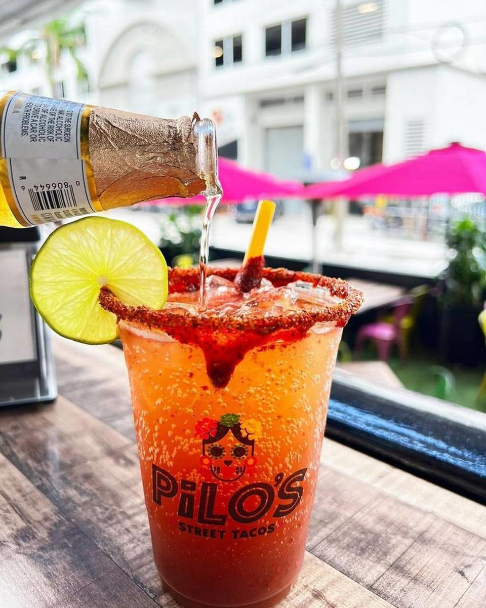 Nada más recomendable para un verano ardiente que las Micheladas de Pilo’s Tequila Garden.