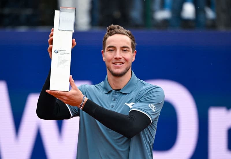 German tennis player Jan-Lennard Struff celebrates with the trophy after winning the men's singles final match against US Taylor Fritz at the Bavarian International Tennis Championships. Sven Hoppe/dpa